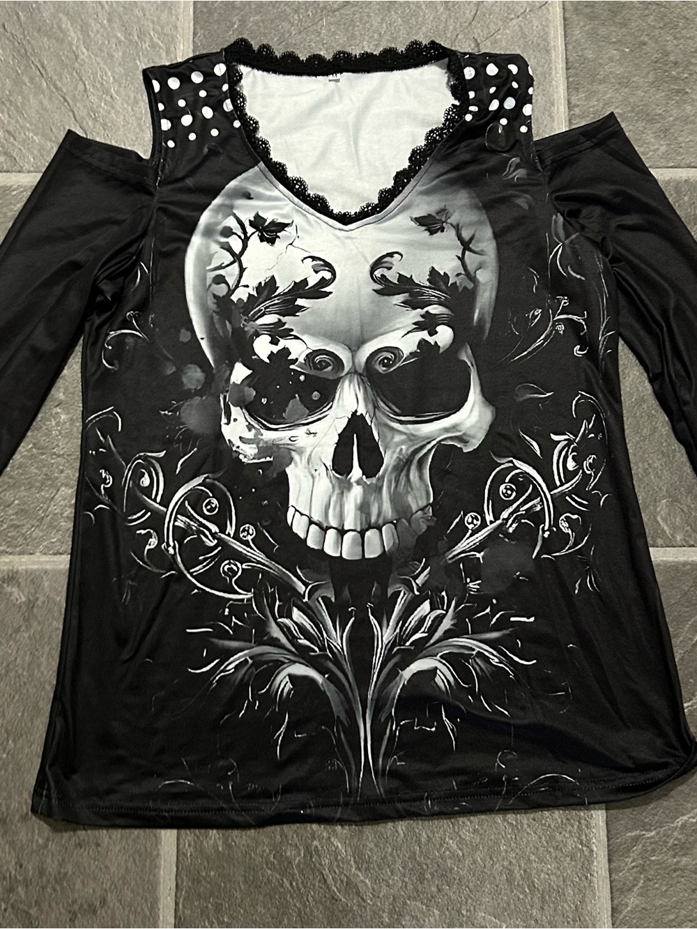 Black Skull Graphic Cold-Shoulder Women's Top size med